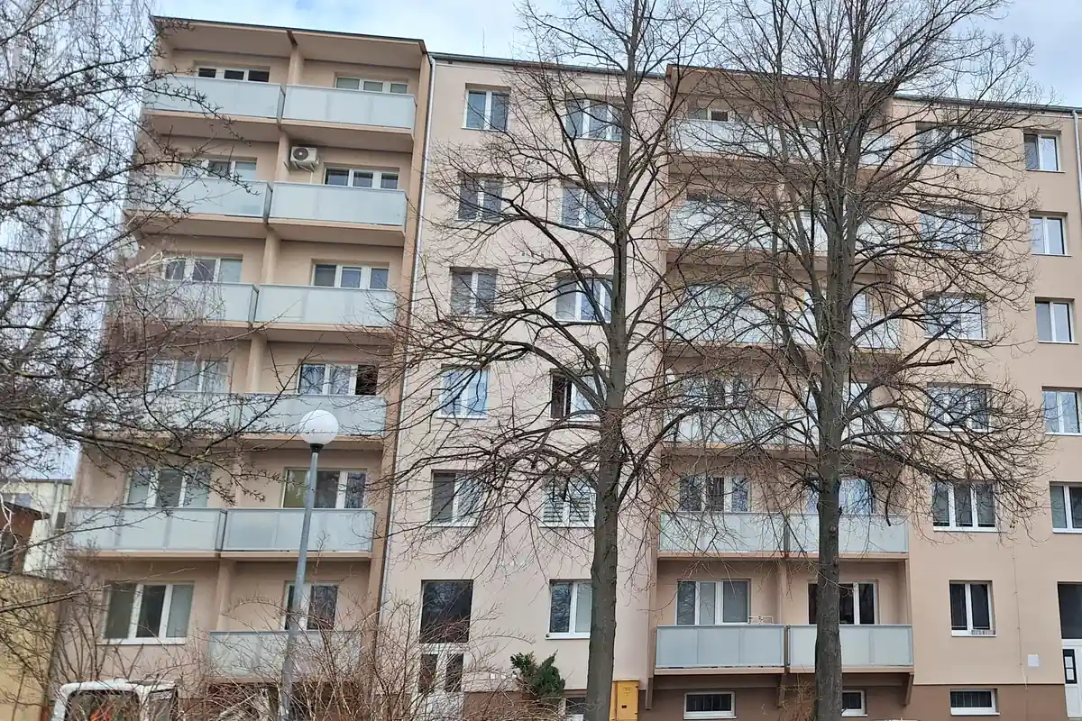 Veľkomoravská 2163 po komplexnej obnove a zateplení.