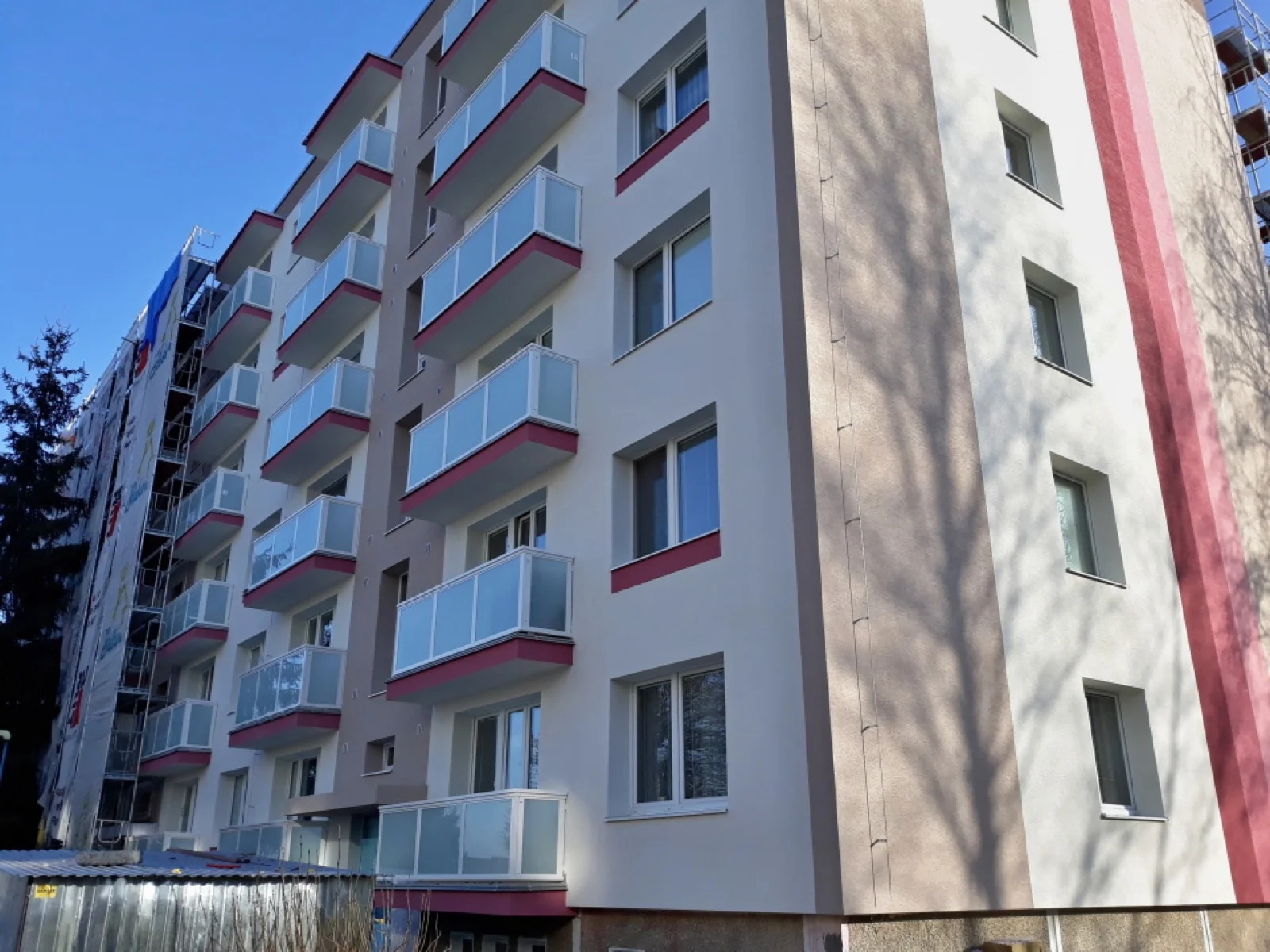 Centrum I 34 Dubnica nad Váhom, detail fasády