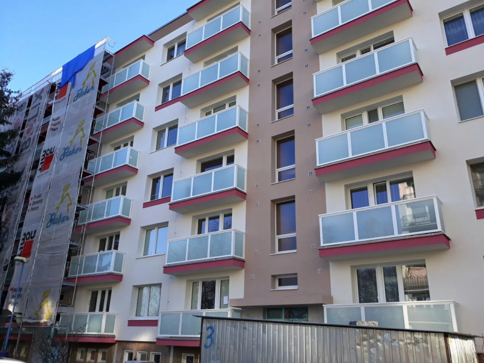 Centrum I 34 Dubnica nad Váhom, vchodová strana
