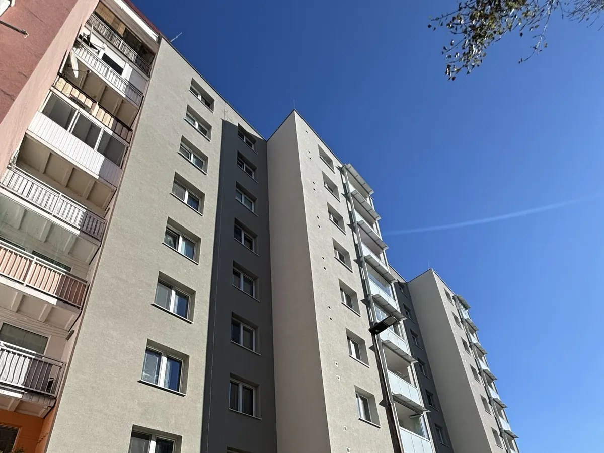 Halalovka 2392 Trenčín, fasáda po obnove