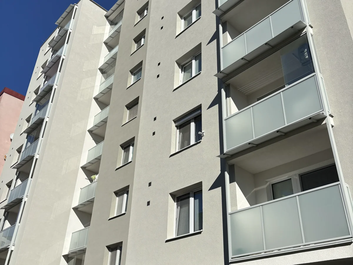 Halalovka 2392 Trenčín, balkónová strana
