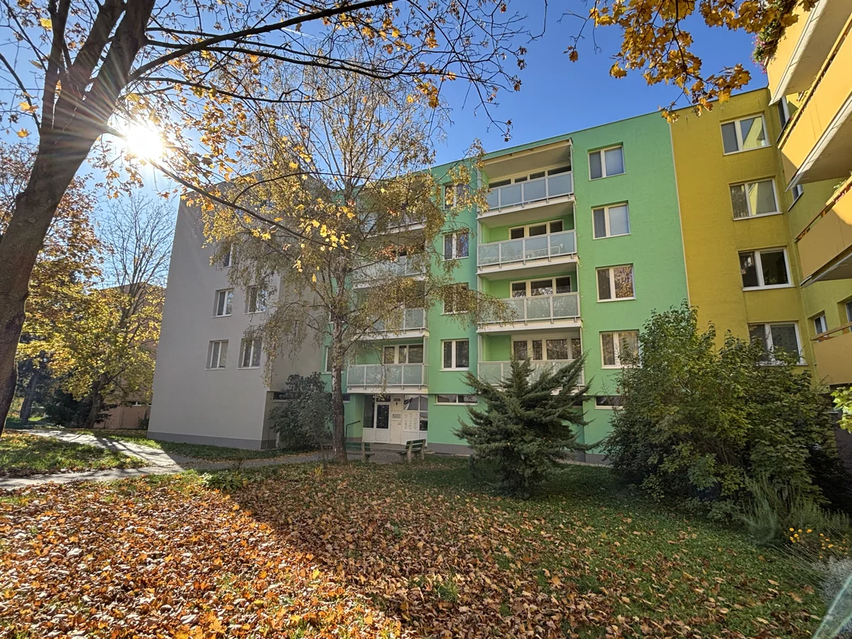 J. Halašu 2699 Trenčín, vchodová strana
