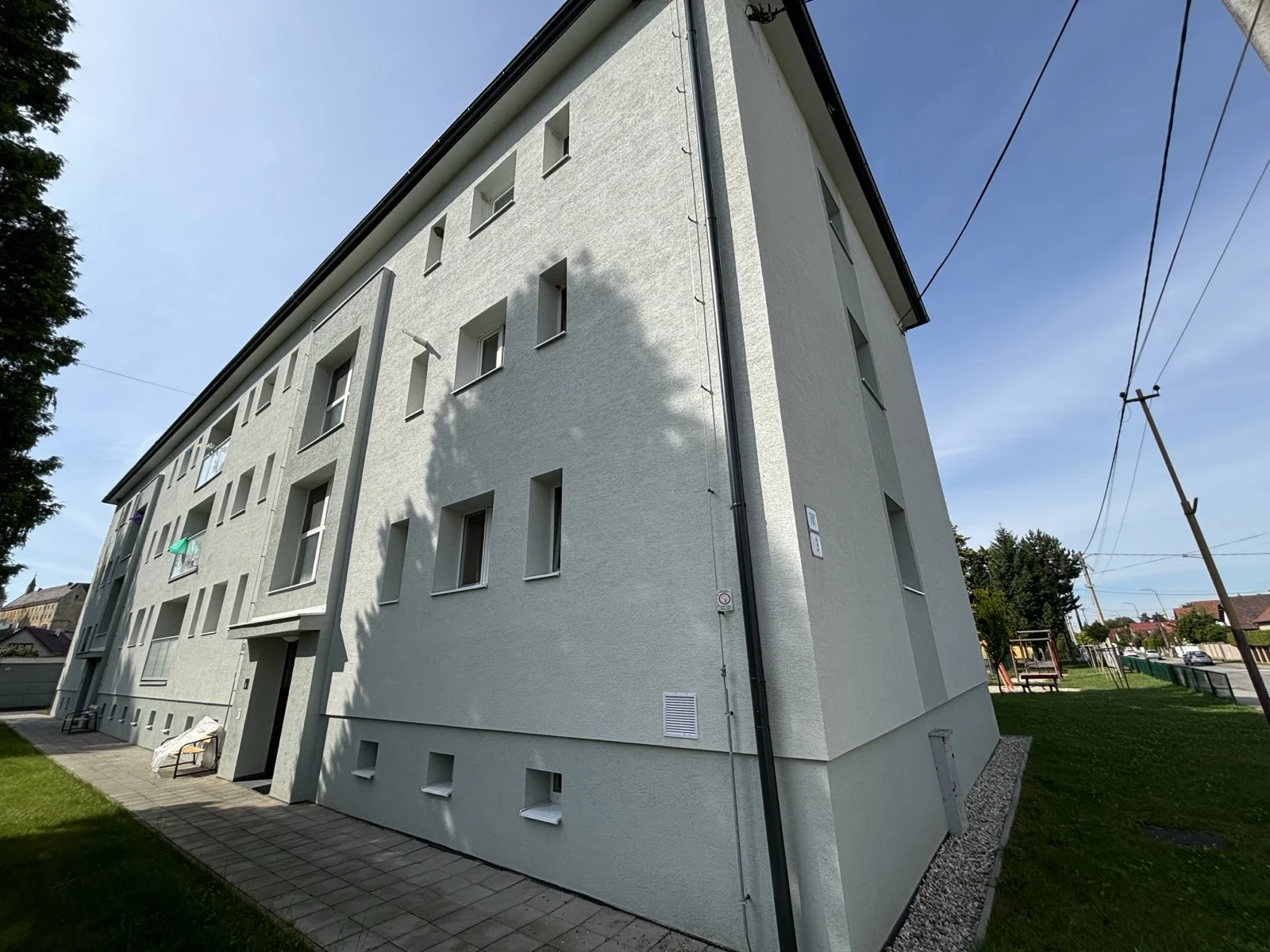 Kpt. Nálepku 181 Ilava, bočný pohľad