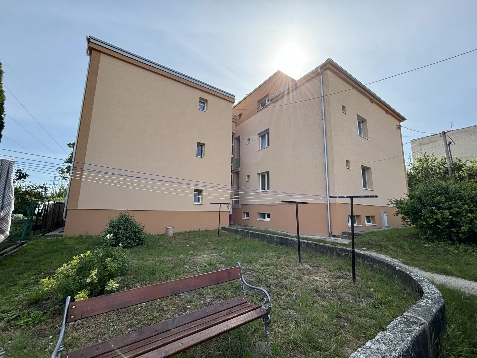 Kpt. Nálepku 242 Ilava, bytový dom po obnove