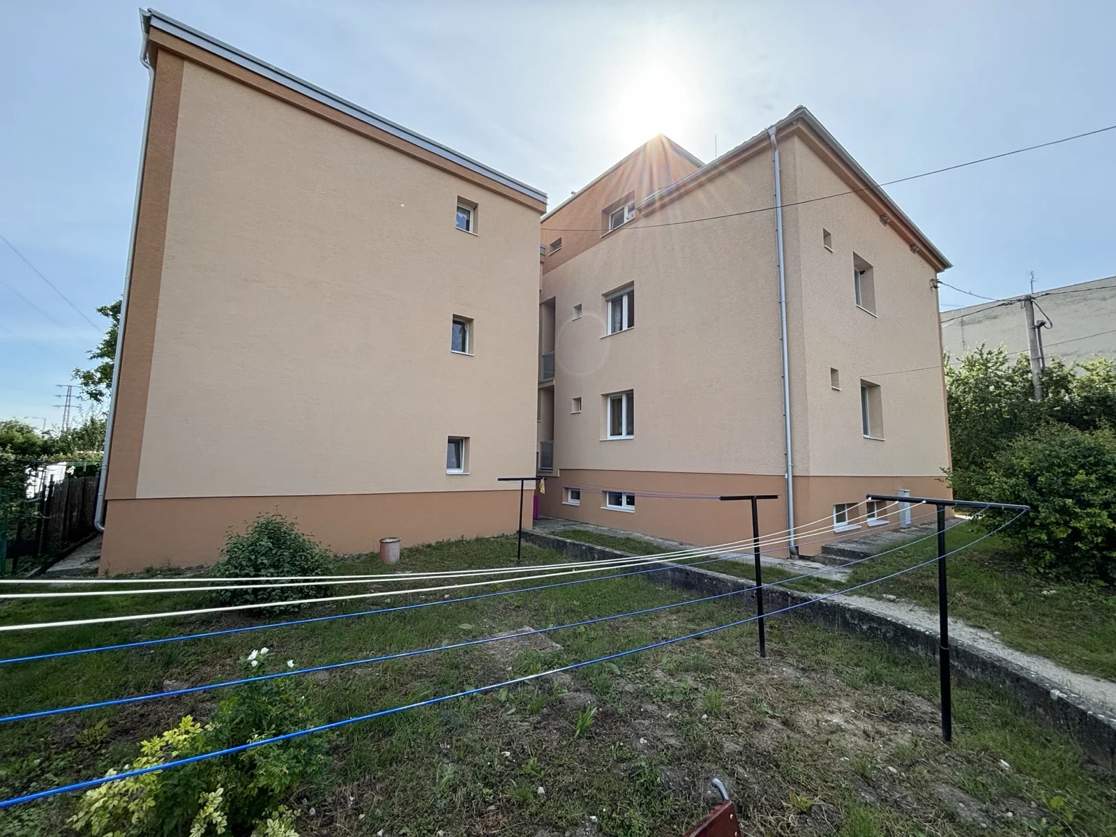 Kpt. Nálepku 242 Ilava, bočný pohľad