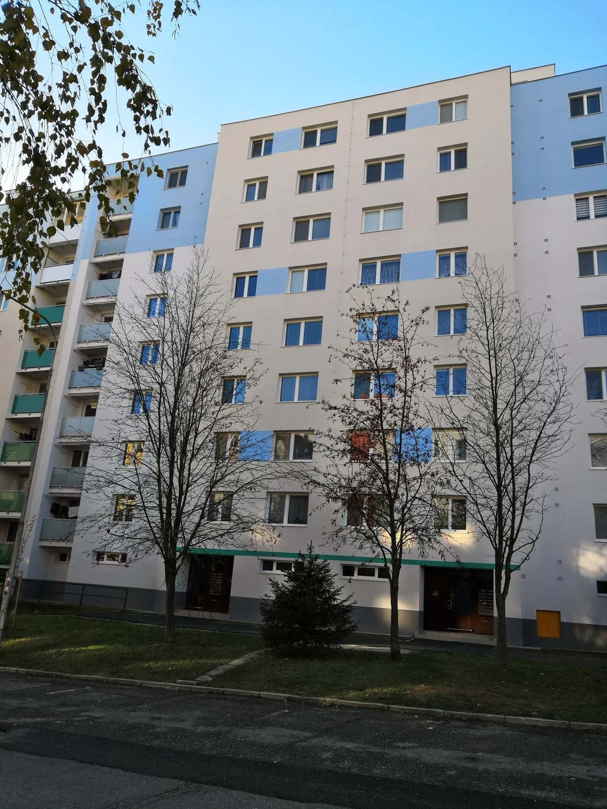 M. Bela 2464 Trenčín, vchodová strana