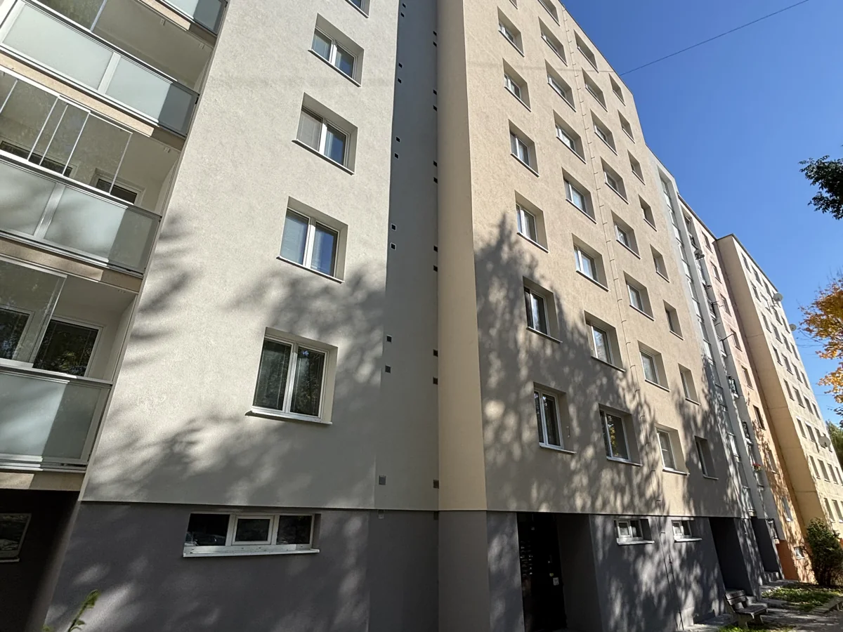 M. Bela 2494 Trenčín, bočný pohľad