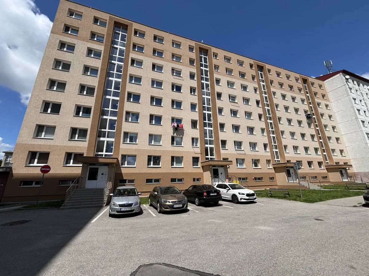 Partizánska 1281 Dubnica nad Váhom, vchod