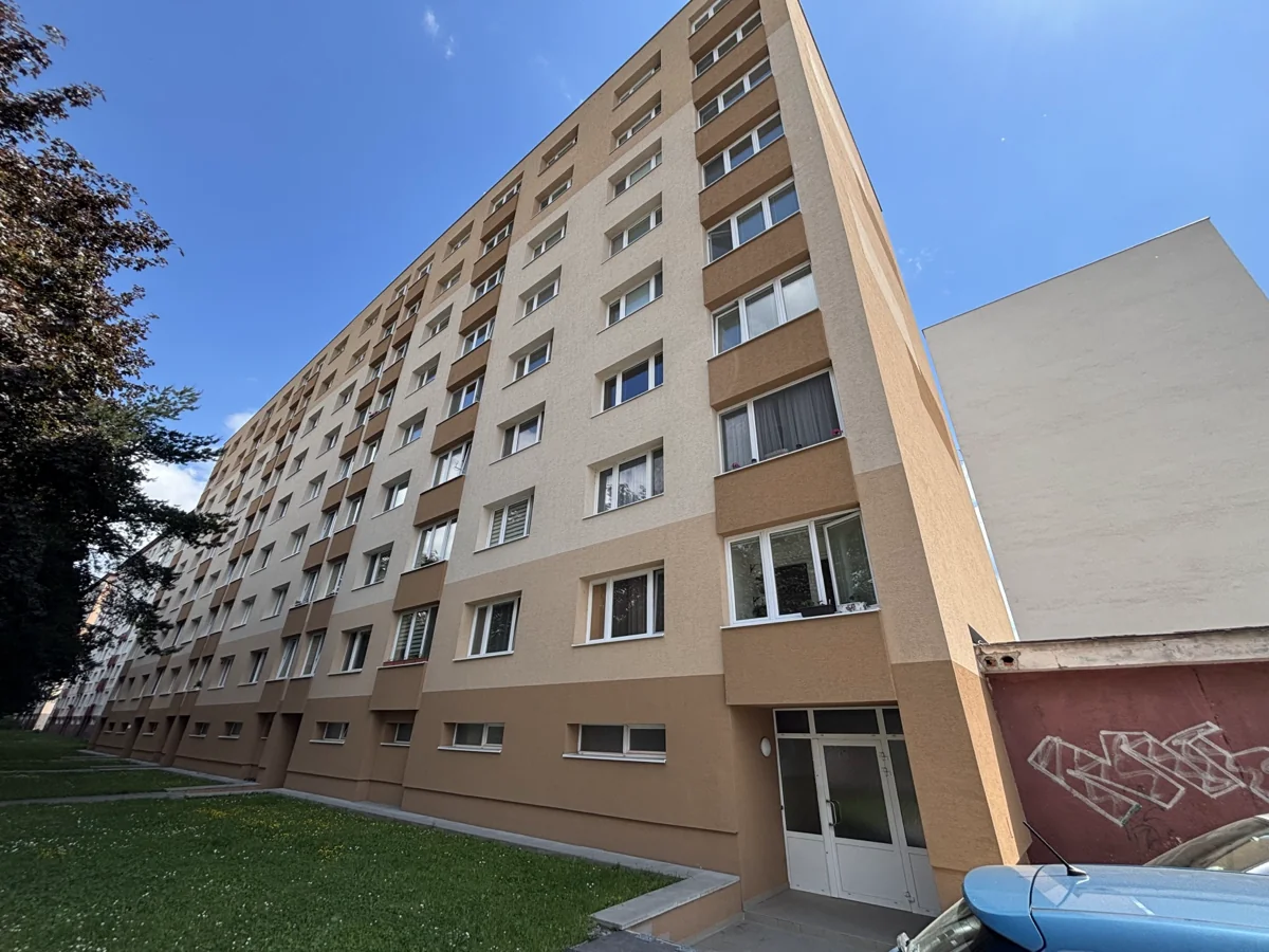 Partizánska 1281 Dubnica nad Váhom, bočná strana