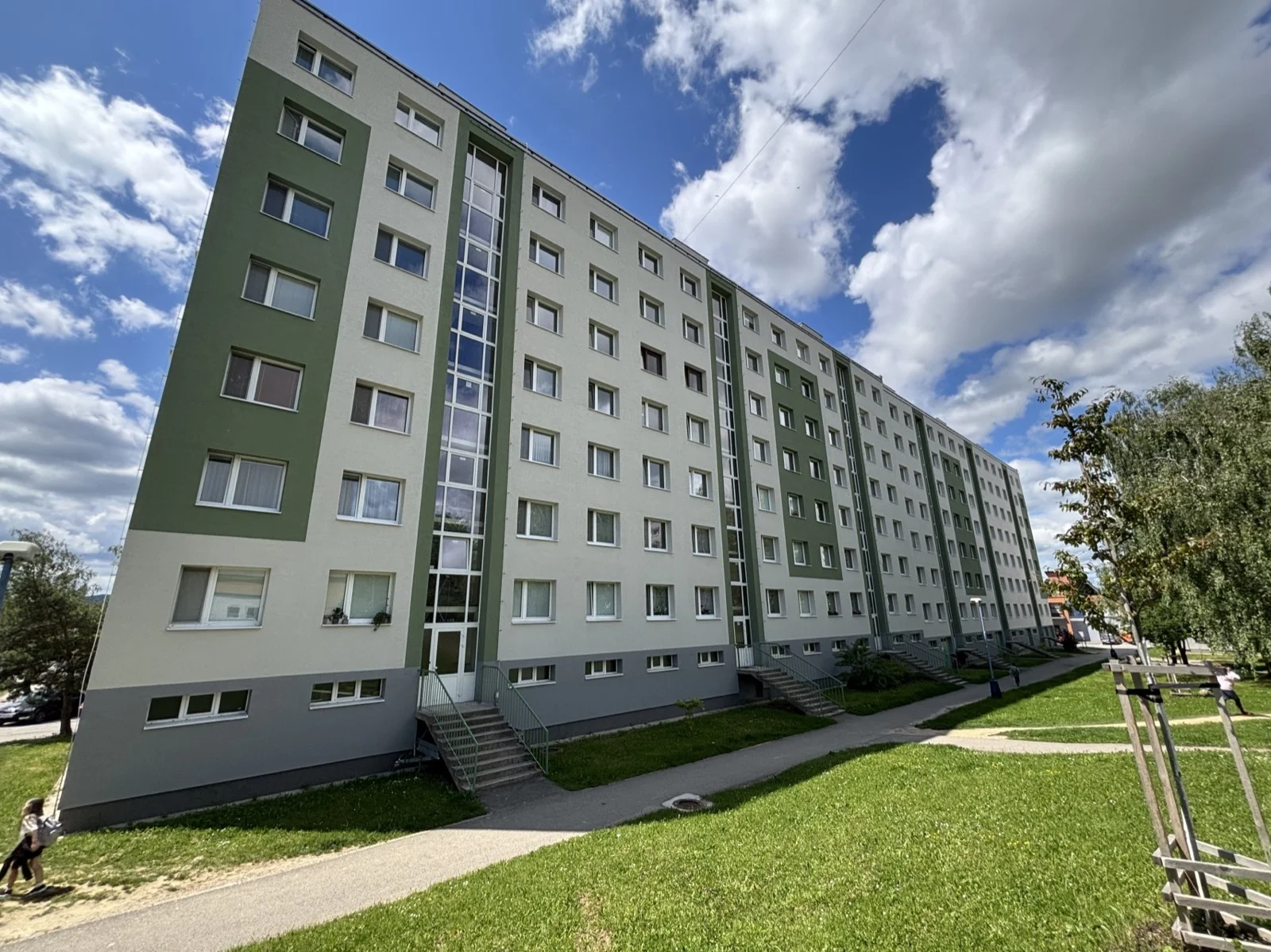 Pod Hájom 1095 Dubnica nad Váhom, bočný pohľad