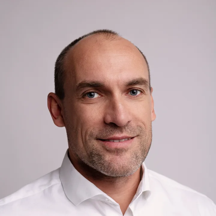 Portrét Ing. Richard Bariš v sídle Stabar